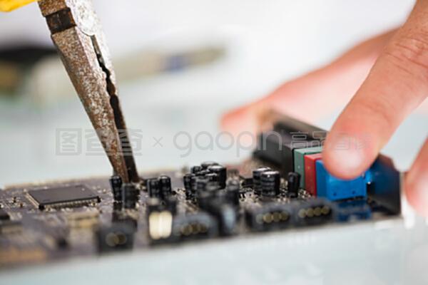 毫厘之間的藝術(shù) 計(jì)算機(jī)維修中的精細(xì)操作